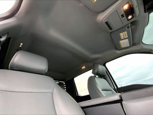 Used 2023 Ford F550 4x4 Crew Cab Super Duty image 13