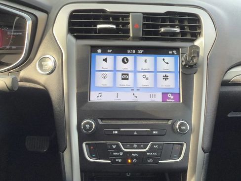 Used 2017 Ford Fusion SE w/ Fusion SE Technology Package image 18