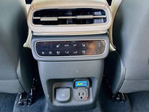 Used 2025 Genesis GV80 3.5T AWD/4WD image 28