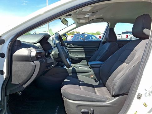 Used 2025 Nissan Altima 2.5 SV FWD image 13