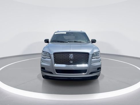 Used 2023 Lincoln Navigator Reserve AWD/4WD image 3