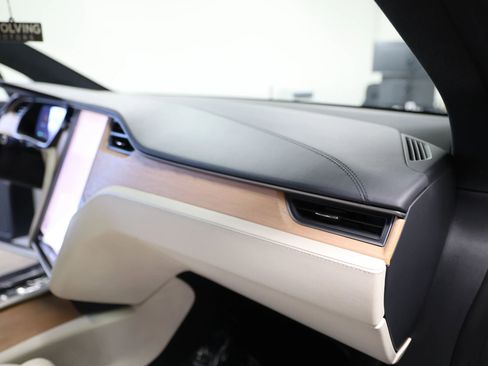 Used 2020 Tesla Model X Long Range image 35