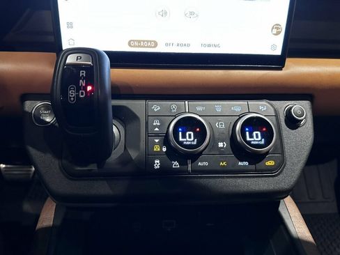 Used 2024 Land Rover Defender 130 X AWD/4WD image 22