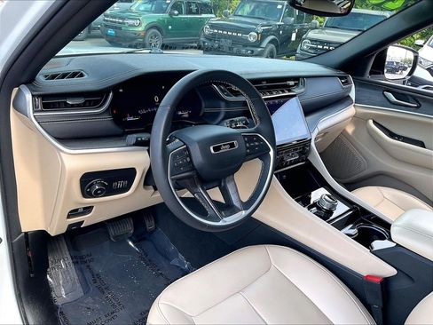 Used 2023 Jeep Grand Cherokee L Limited AWD/4WD image 8