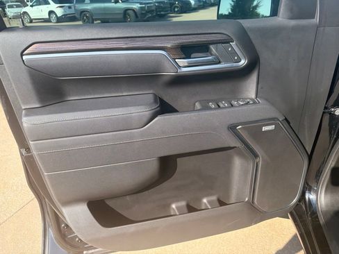 Used 2025 Chevrolet Silverado 1500 RST AWD/4WD image 9