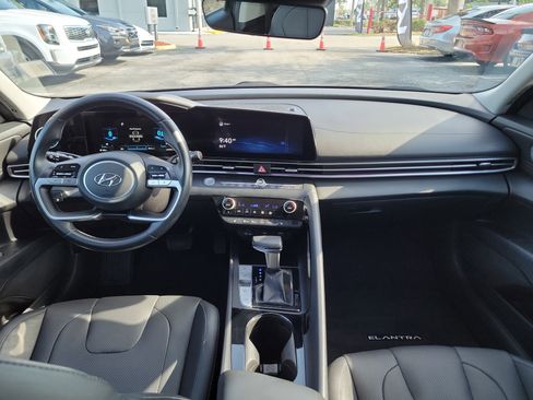 Used 2021 Hyundai Elantra Limited FWD image 16