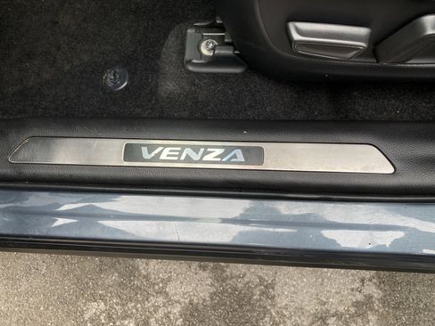 Used 2022 Toyota Venza XLE image 16