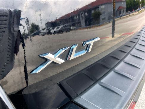 Used 2021 Ford Explorer XLT w/ Equipment Group 202A RWD image 10