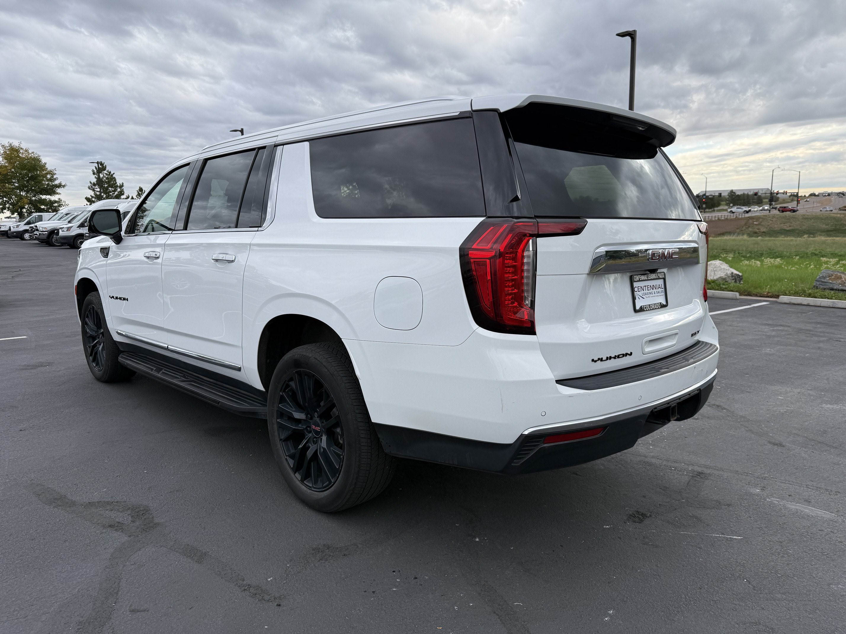 Used 2023 GMC Yukon XL SLT w/ SLT Premium Package AWD/4WD image 5