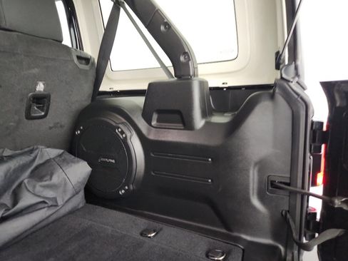 Used 2019 Jeep Wrangler Unlimited Sahara image 35