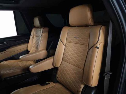 Certified 2024 Cadillac Escalade Sport w/ LPO, ONYX Package image 46