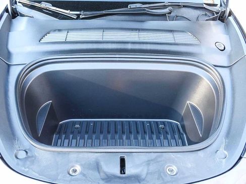 Used 2022 Tesla Model Y Long Range image 27