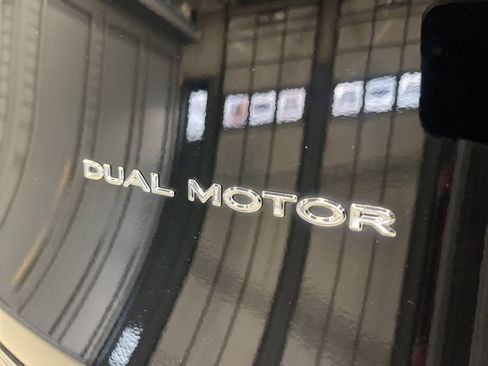 Used 2022 Tesla Model Y Long Range image 31