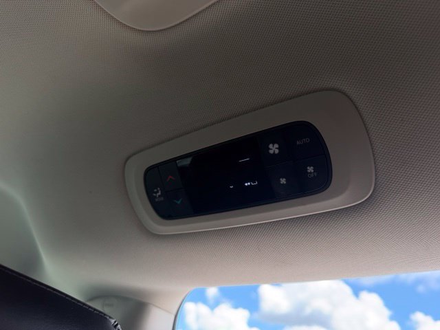 Used 2024 Chrysler Pacifica Touring-L FWD image 33
