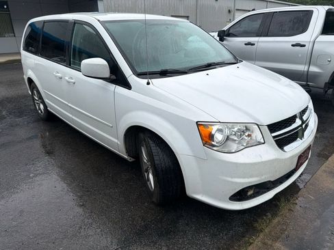Used 2016 Dodge Grand Caravan SE FWD image 4