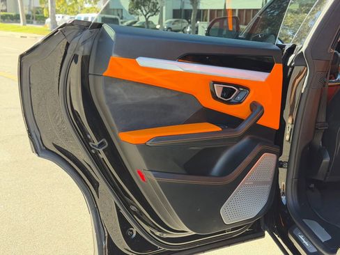 Used 2019 Lamborghini Urus Sport Utility 4D image 18