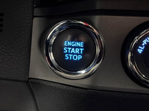 Used 2017 Toyota Tacoma TRD Sport image 26