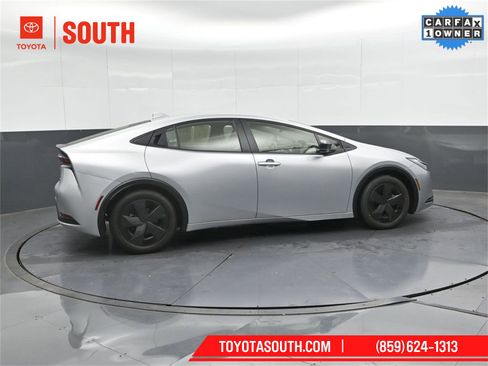 Used 2024 Toyota Prius LE image 3