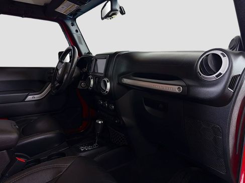 Used 2014 Jeep Wrangler Sahara w/ Connectivity Group AWD/4WD image 29