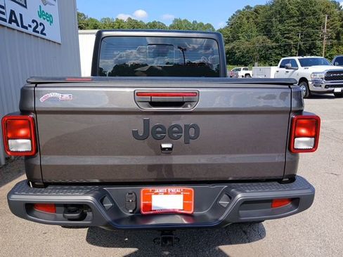 Used 2025 Jeep Gladiator Sport image 7