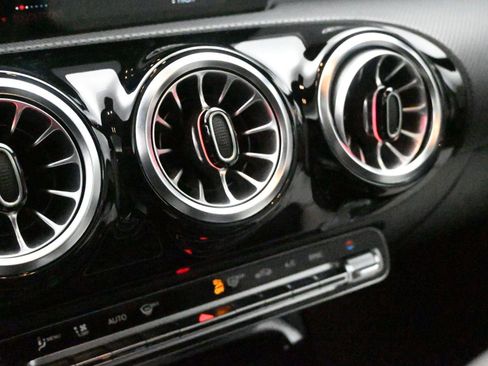 Used 2022 Mercedes-Benz A 220 4MATIC image 6