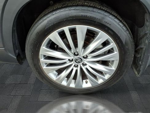 Used 2024 Toyota Highlander Platinum image 12