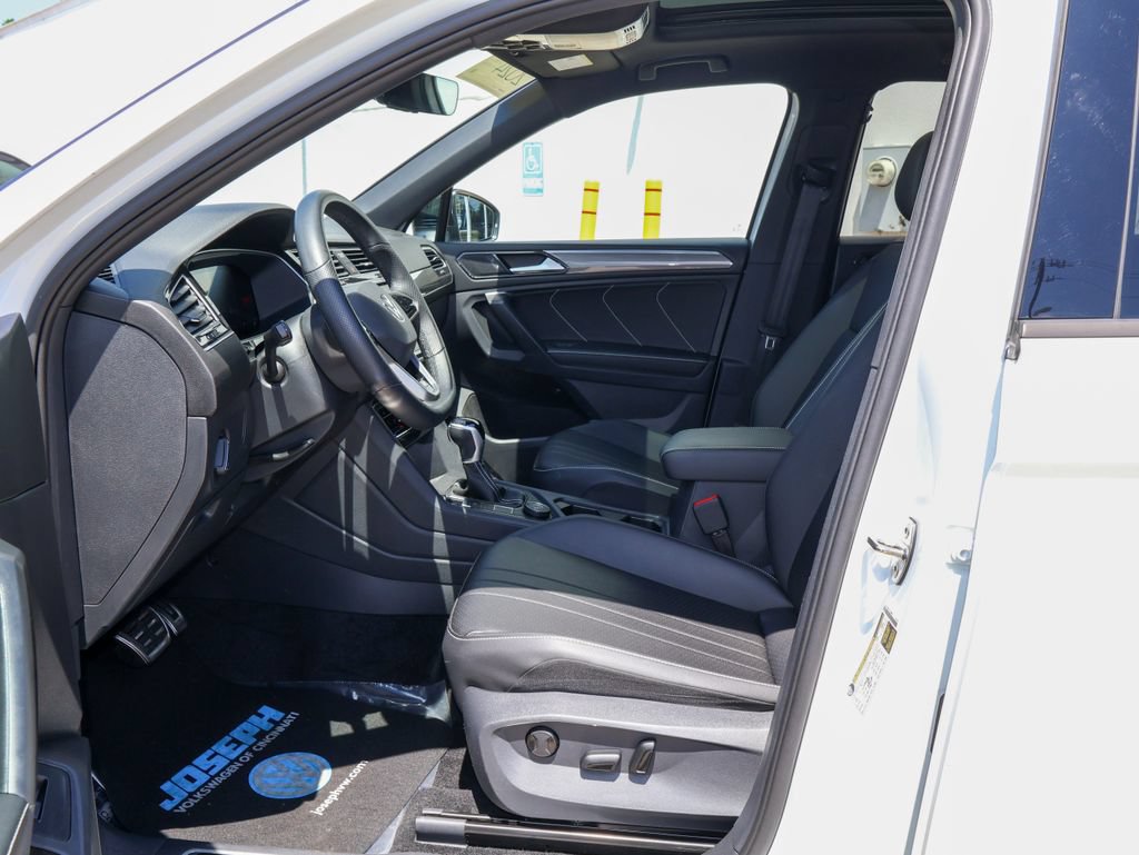 Certified 2024 Volkswagen Tiguan SE R-Line AWD/4WD image 12