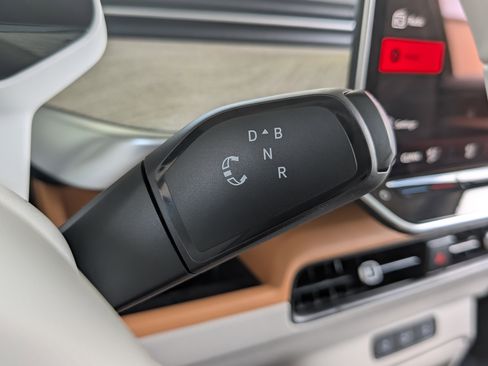 Used 2025 Volkswagen ID. Buzz Pro S Plus RWD image 35