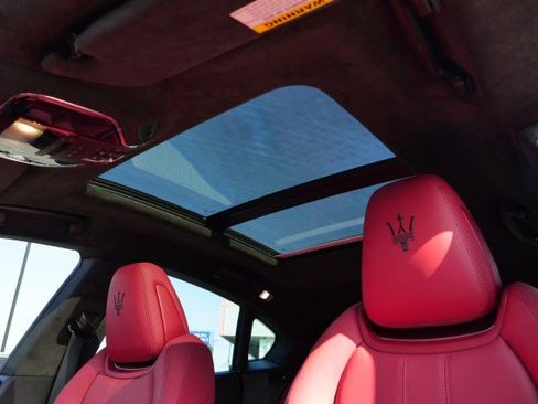 Used 2022 Maserati Levante Modena image 7