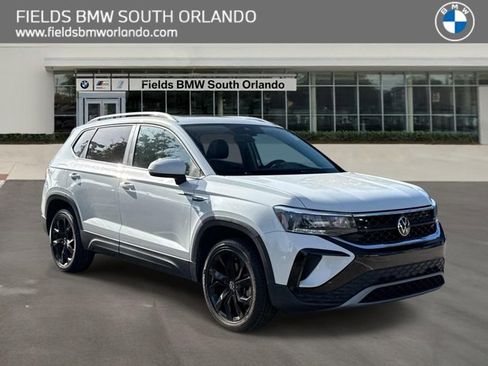 Used 2023 Volkswagen Taos SE image 1