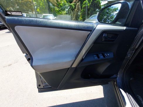 Used 2015 Toyota RAV4 LE AWD/4WD image 8