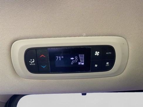 Used 2020 Chrysler Pacifica Touring-L FWD image 24