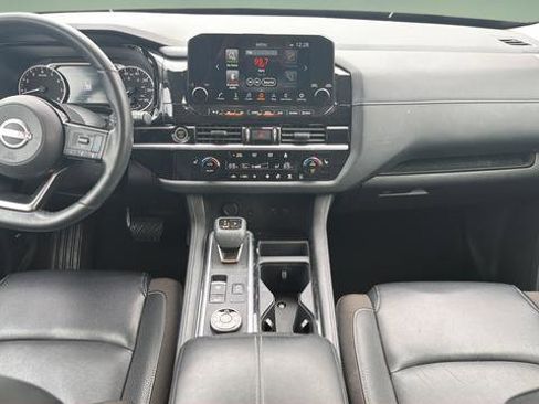 Used 2024 Nissan Pathfinder SL AWD/4WD image 7