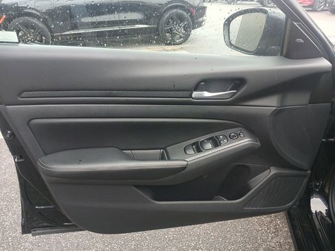 Used 2025 Nissan Altima 2.5 SV image 9