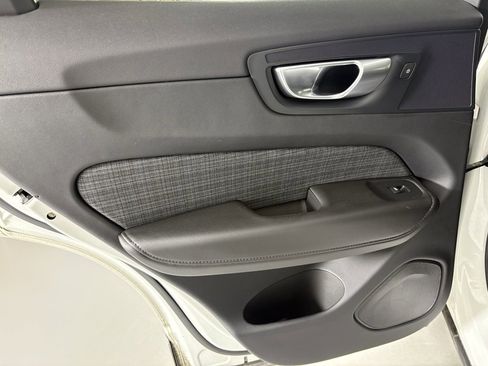Used 2023 Volvo XC60 B5 Core image 35