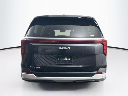 Used 2025 Kia Carnival FWD image 7