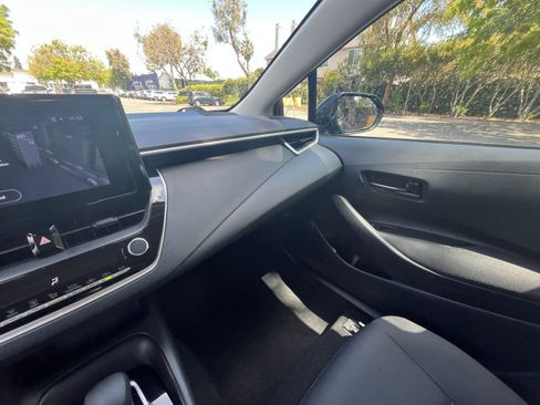 Used 2025 Toyota Corolla LE FWD image 33