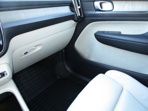 Used 2020 Volvo XC40 T5 Inscription w/ Protection Package Premier image 11