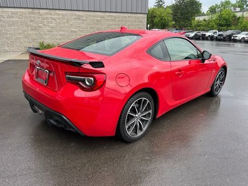 Used 2018 Toyota 86 RWD image 5
