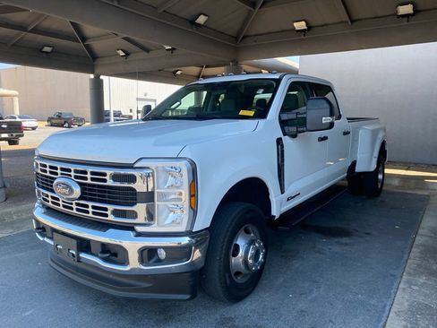 Used 2025 Ford F350 4x4 Crew Cab DRW Super Duty image 3