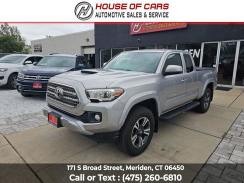 Used 2017 Toyota Tacoma TRD Sport image 8