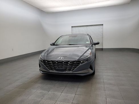 Used 2021 Hyundai Elantra Limited w/ Preferred Accessory Package FWD image 15