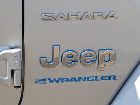 Used 2024 Jeep Wrangler Unlimited Sahara AWD/4WD image 11