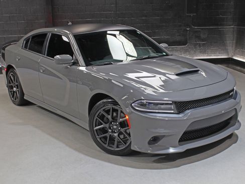 Used 2018 Dodge Charger R/T RWD image 10