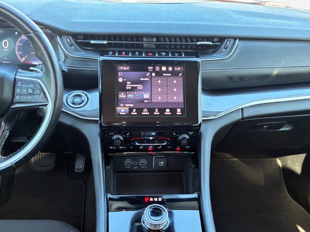 Used 2021 Jeep Grand Cherokee L Laredo w/ Luxury Tech Group I AWD/4WD image 3