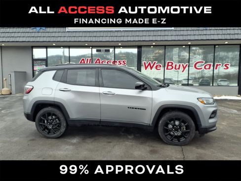Used 2022 Jeep Compass Latitude image 1