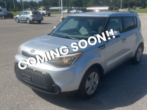Used 2015 Kia Soul FWD image 1