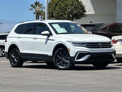 Used 2024 Volkswagen Tiguan SE FWD image 8