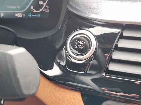 Used 2020 BMW 530e w/ M Sport Package image 21