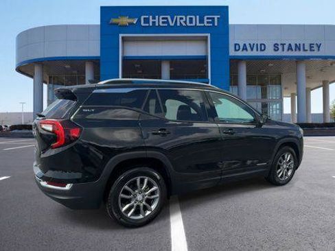 Used 2024 GMC Terrain SLT FWD image 8